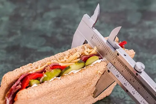 10 Tips Mengecilkan Perut Buat Kamu yang Buncit