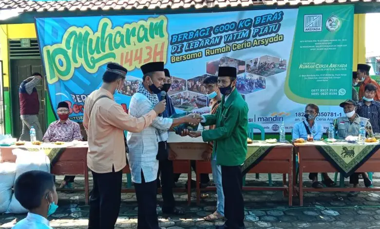 100 Anak Yatim di Desa Kerjataya Terima Bantuan Beras dan Uang Tunai