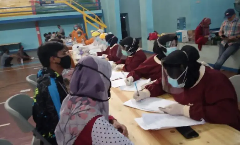 300 Petugas Penyortir dan Pelipat Surat Suara di Cianjur Jalani Rapid Test