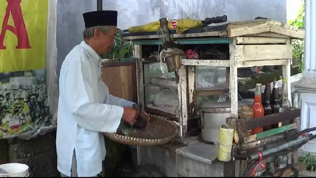 41 Tahun Dorong Gerobak Bakso Warga Cianjur ini Naik Haji
