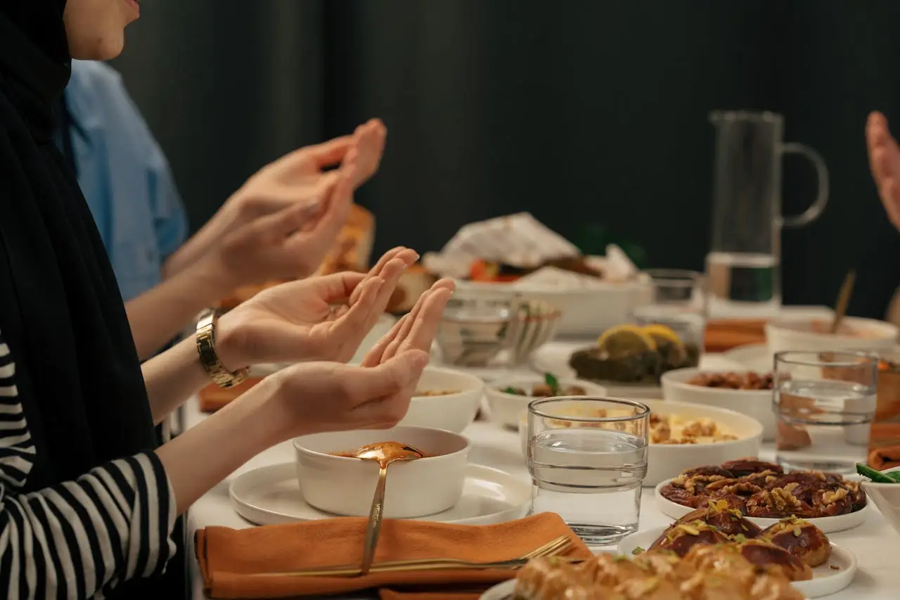 5 Ide Outfit Untuk Bukber di Cianjur yang Bisa Bikin Buka Puasa Bersama Teman Makin Menyenangkan