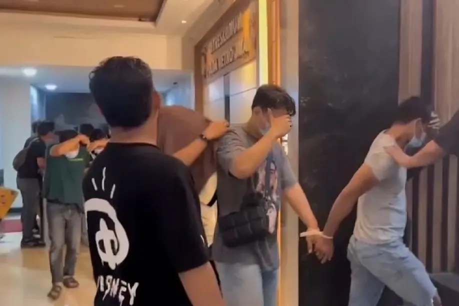 56 Pria Gelar Pesta Seks Gay di Jakarta, Begini Cara Mereka Mengatur Aksi