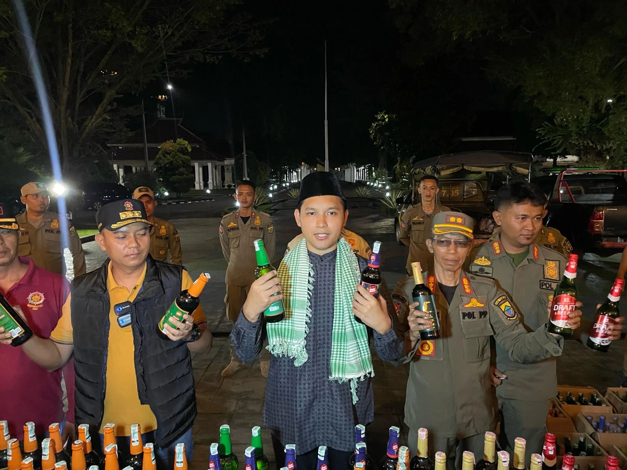 660 Botol Disita Dalam Razia Miras di Cianjur, Bupati Ingatkan Sanksi Tegas