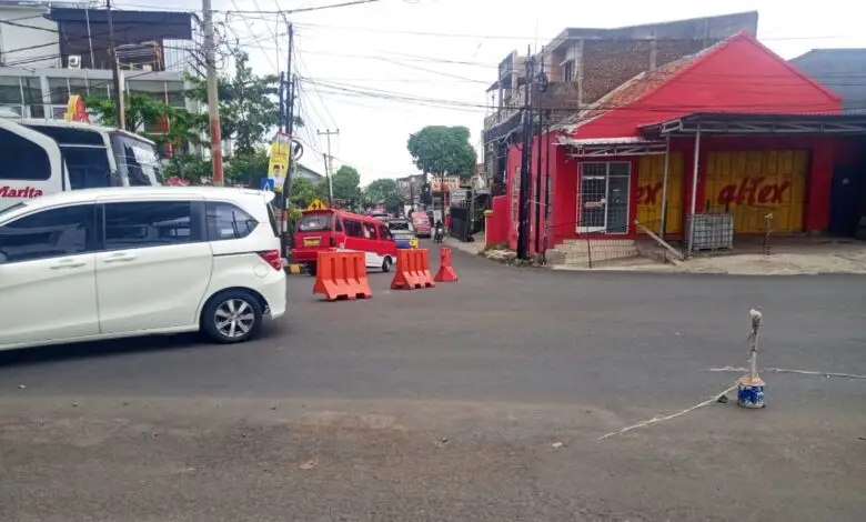 Ada Demo Buruh, Jalan KH Abdullah Bin Nuh Cianjur Ditutup