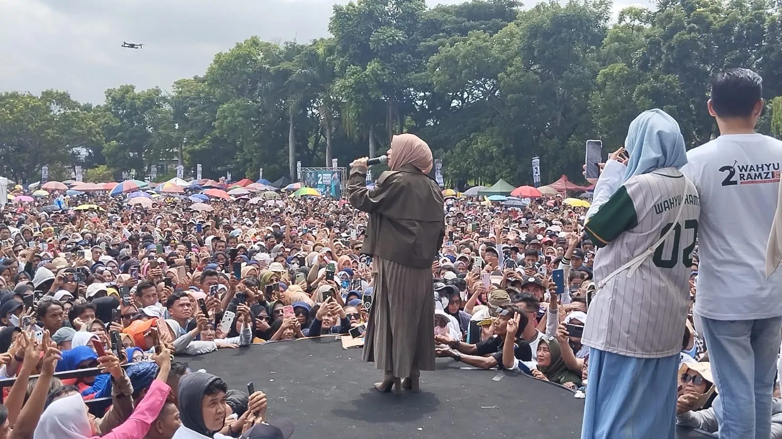 Ada Lesti Kejora, Puluhan Ribu Warga Cianjur Padati Kampanye Akbar Paslon Wahyu-Ramzy