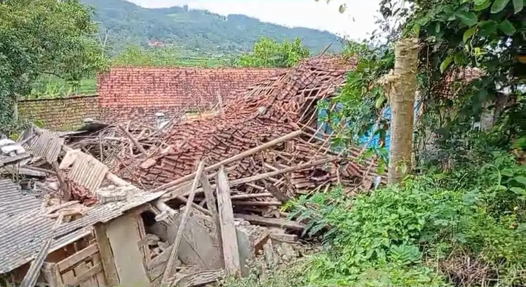 Akibat Pergerakan Tanah di Cianjur, Puluhan Rumah Rusak, Ratusan Jiwa Diungsikan