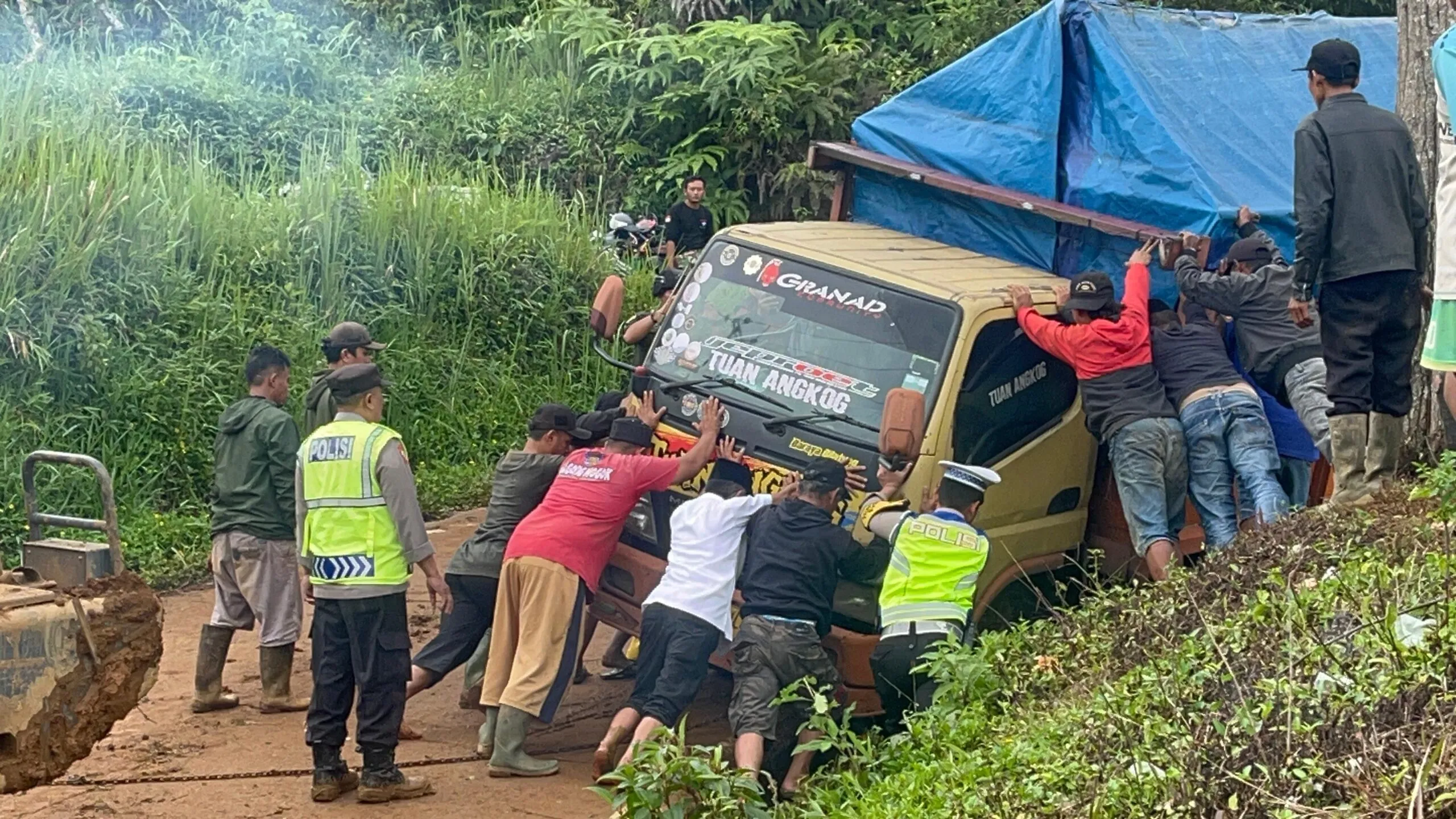 Akses Jalan Cianjur-Sindangbarang Dibuka Satu Jalur, Polisi Terapkan Sistem Buka-Tutup