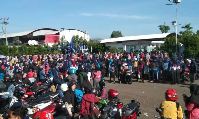 Aksi Penolakan Omnibus Law, Ribuan Buruh Cianjur Turun ke Jalan