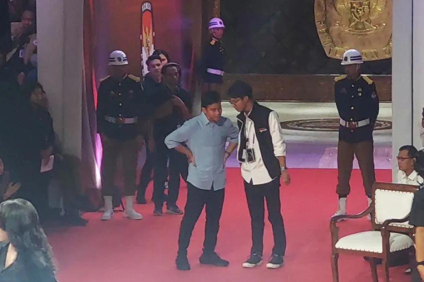 Alam Ganjar Ungkap Obrolannya dengan Gibran di Sela Jeda Debat Capres, Benarkah Cuma 'Say Hi' Belaka?