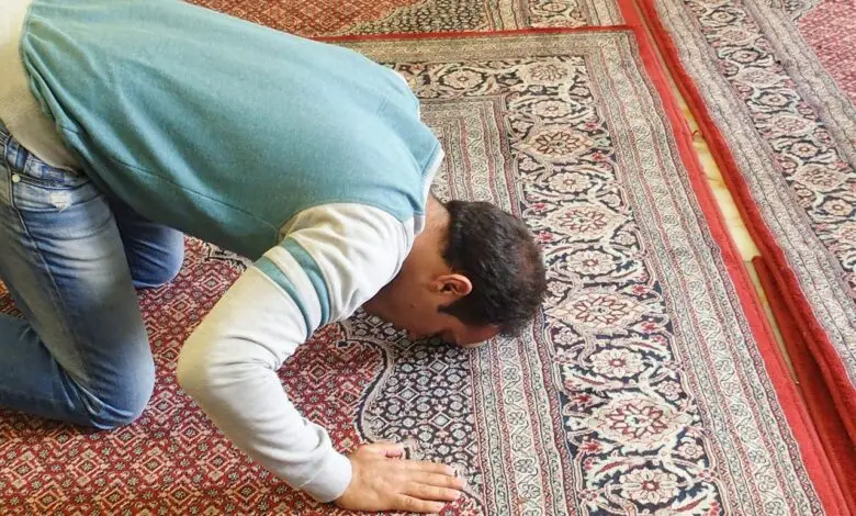 Amalkan! Tata Cara Serta Bacaan Sholat Tahajud dan Witir Lengkap