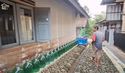 Aneh Tapi Cantik! Melihat Kampung Galon di Cianjur Dengan Rumah Uniknya, Ada Pagar Rumah Berbahan Galon