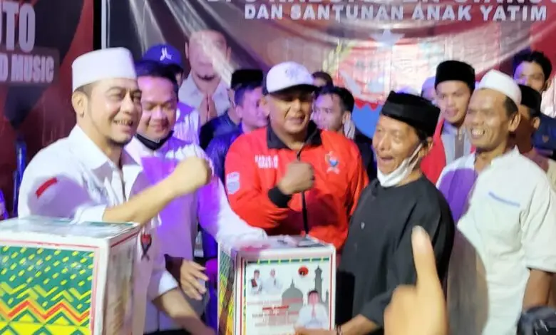 Apresiasi Kinerja RT dan RW, ARWT Cianjur Bagikan Bingkisan