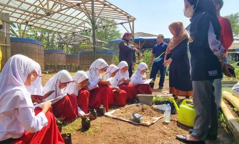 AQUA Mekarsari Berikan Edukasi Pertanian Ramah Lingkungan Untuk Siswa SD