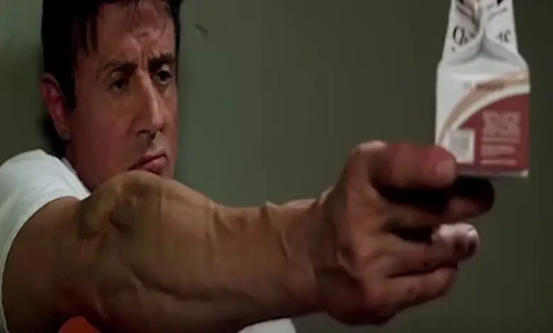 Asal Mula Viralnya 'Di Mata Orang Lain Ini Hanyalah Sekotak Susu' dari Review Film Escape Plan