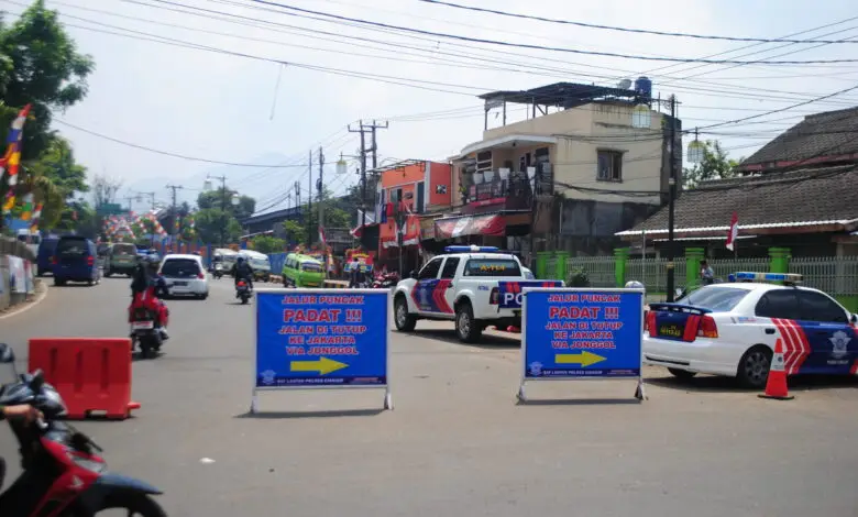 Atasi Kemacetan, Polres Cianjur Tutup Jalur Puncak Secara Tentatif