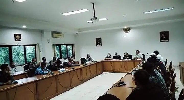 Bahas Trevel Gelap, Puluhan Sopir Elf Temui dengan Komisi C DPRD Cianjur