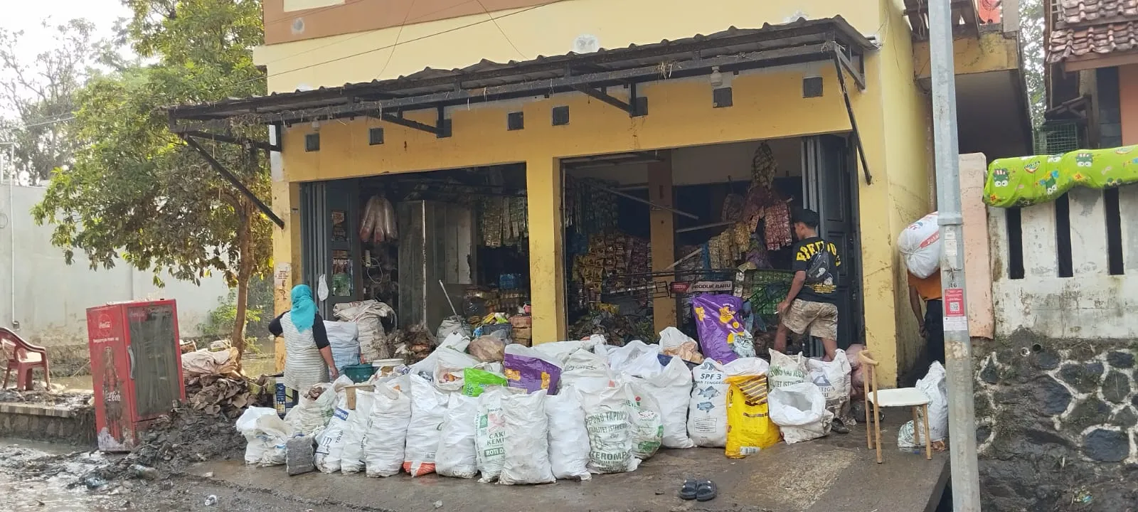 Banjir Bandang Hantam Cianjur, Ratusan Juta Rupiah Raib dalam Semalam