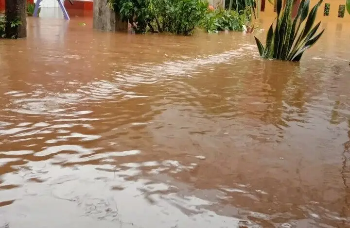 Banjir dan Kerusakan Jembatan Akibat Hujan Lebat di Sukanagara Cianjur