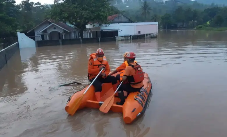 Banjir Rendam 10 Rumah di Mande, Puluhan Keluarga Terdampak