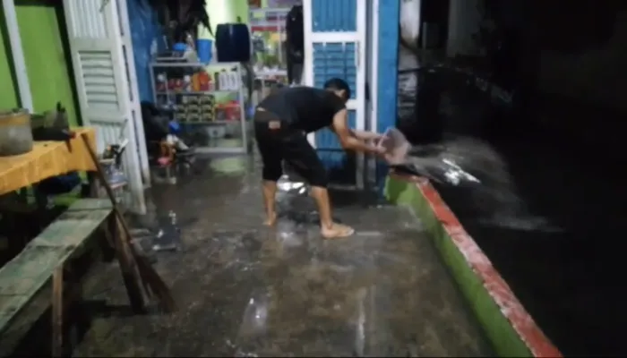 Banjir Rendam 15 Rumah di Karangtengah Cianjur, Selokan Kecil Jadi Penyebab