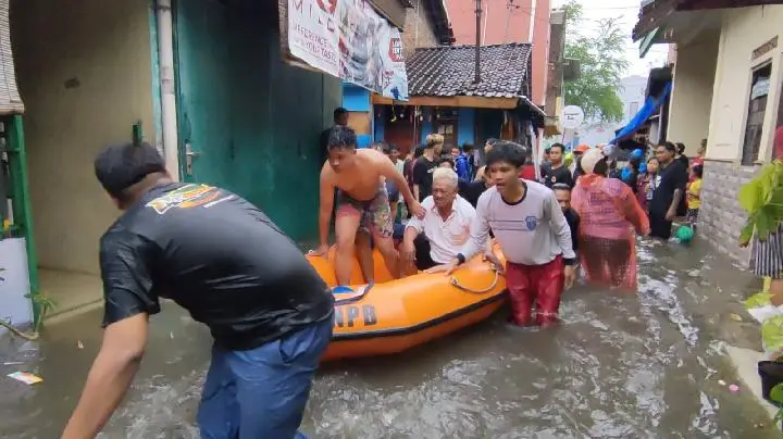 Banjir Solo Terjang Ribuan Warga, PMI Siapkan Tim Evakuasi dan Dapur Umum