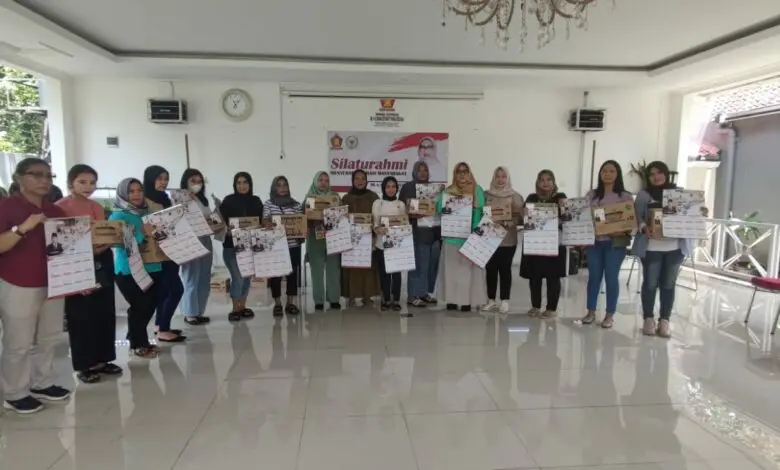 Bantu Tekan Stunting, Hj Endang Berikan Makanan Tambahan Bayi dan Balita — Cianjur Update