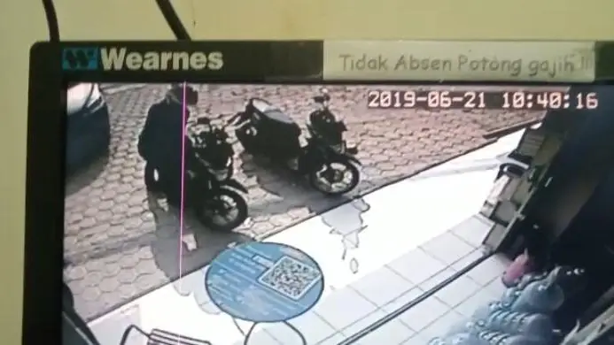 Baru Dua Minggu Dari Dealer, Sepeda Motor Pegawai Minimarket ini Digondol Maling