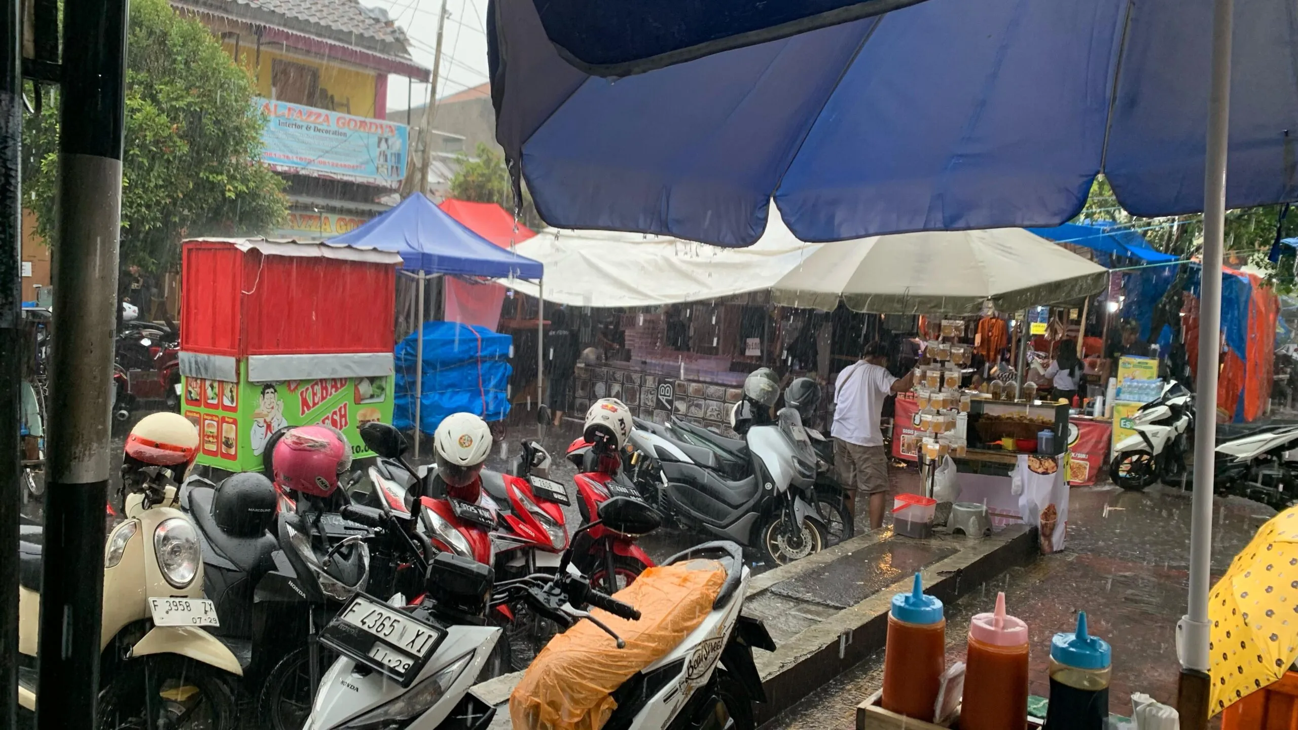 Bazar Ramadhan Cianjur Kebanjiran, Pedagang Rugi di Pekan Pertama
