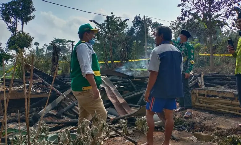 Baznas Serahkan Bantuan untuk Korban Kebakaran di Pagelaran