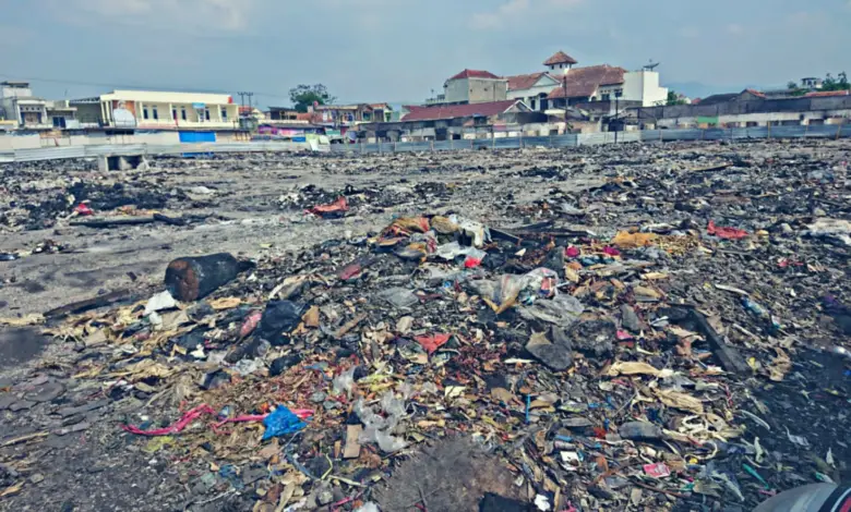 Bekas Pasar Ciranjang yang Kebakaran Diserbu Gerombolan Lalat