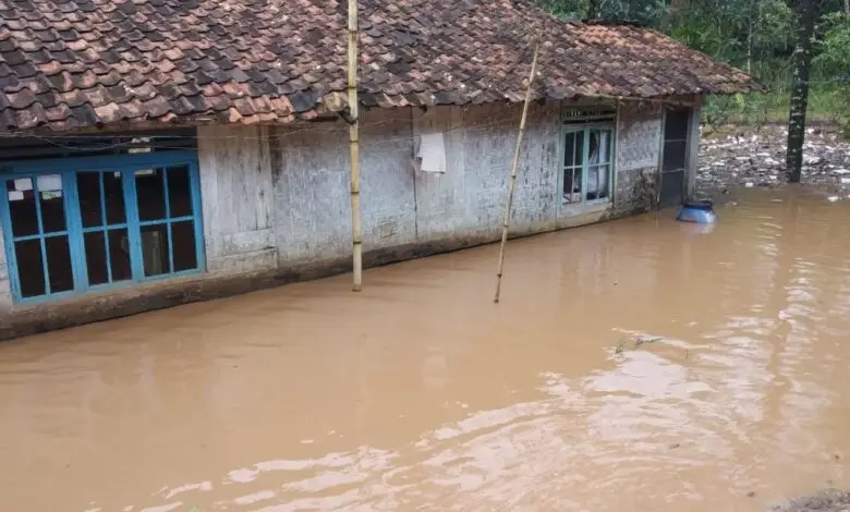 Belasan Rumah di Mande Terdampak Banjir, Kerugian Capai Jutaan Rupiah