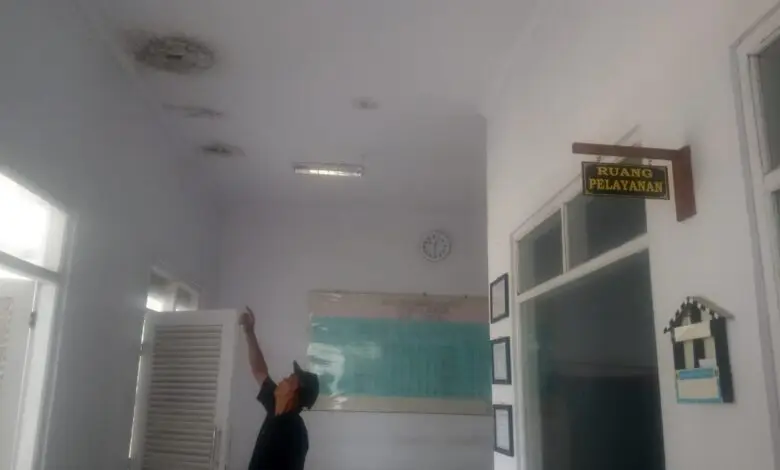 Belum Setahun, Kantor Kecamatan Ciranjang Bocor
