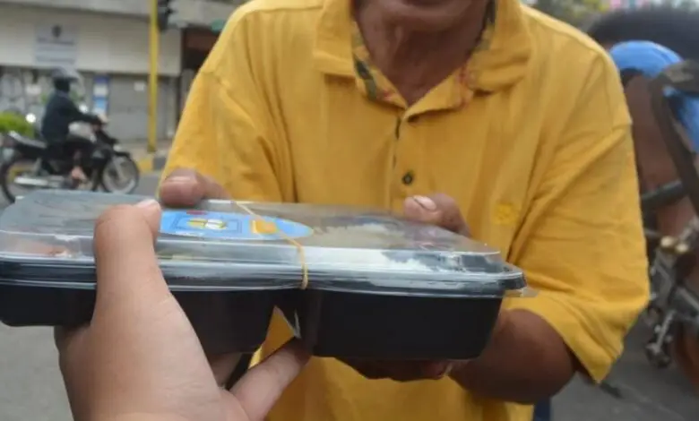 BEM FH Unsur Bagi-bagi Nasi Bungkus Lewat Kegiatan Gasibu