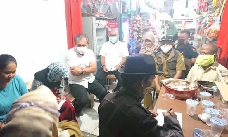 Beras Campur Plastik, Petugas Kementrian Sosial Marah Suplayer Yang Nakal Harus Di-blacklist