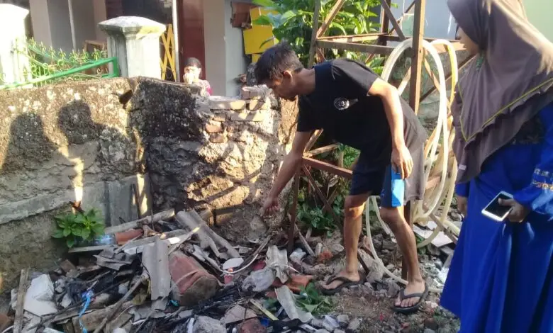 Berawal Suara Tangisan, Warga Cianjur Temukan Bayi di Tumpukan Berangkal