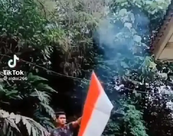 Bikin Geger! Seorang Pria Membakar Bendera Merah Putih, Ternyata Warga Aceh