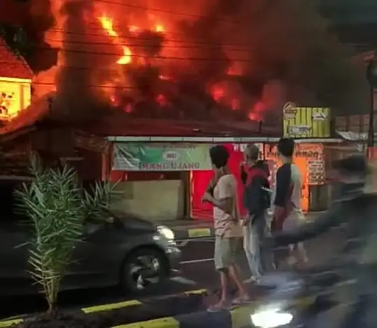 Breaking News: Warung Nasi di Cianjur Kebakaran