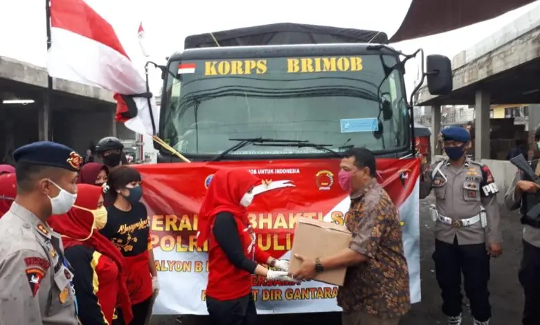 Brimob Polda Jabar Sebar 3000 Paket Sembako