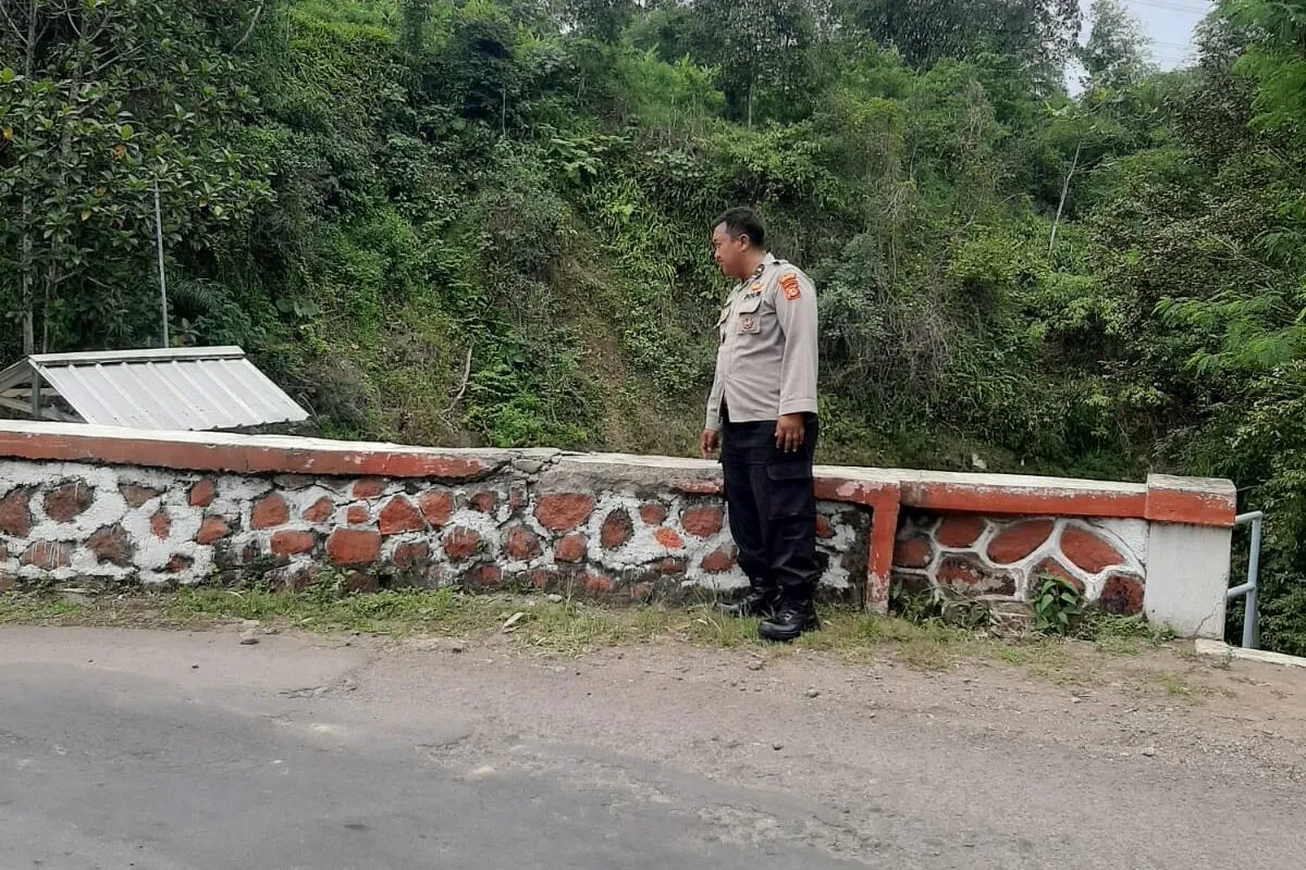 Bukan Pembacokan! Pemuda di Cianjur Terluka Akibat Kecelakaan Tunggal di Jembatan Parungbedil