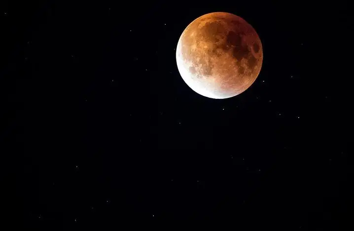 Bulan Palsu China Akan Diorbitkan Tahun Depan?