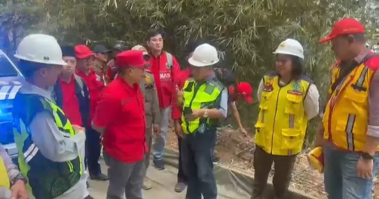 Bupati Cianjur Tinjau Proyek Rabat Beton di Cidaun