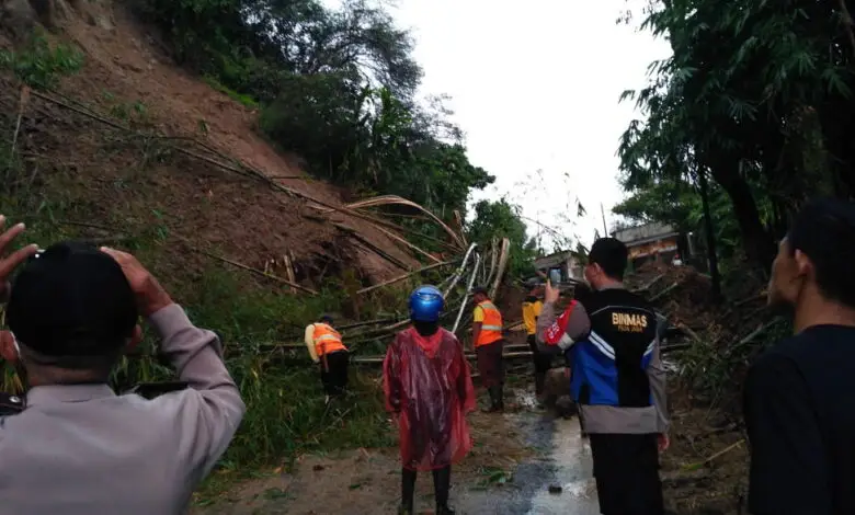 Cadas Hideung Cianjur Longsor Lagi, Kali Ini Lebih Besar
