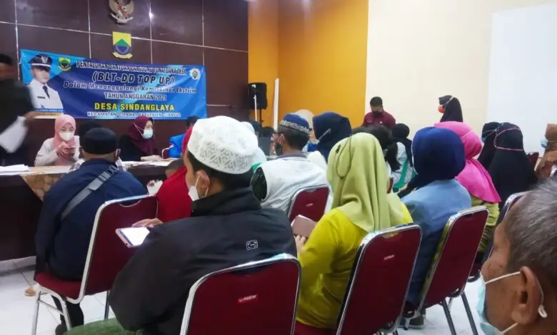 Cair Nih! Ratusan Warga Desa Sindanglaya Dapat BLT Top Up