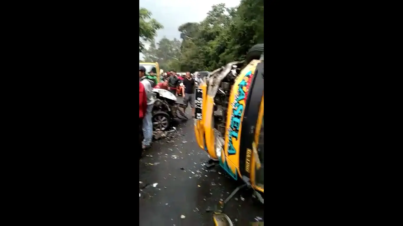 CEK FAKTA: Kecelakaan Truk di Ciloto Memakan Korban, Ada yang Tergeletak Kritis