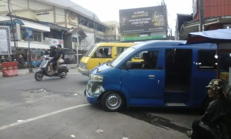 Cerita Pilu Sopir Angkot Cipanas yang Sepi Penumpang