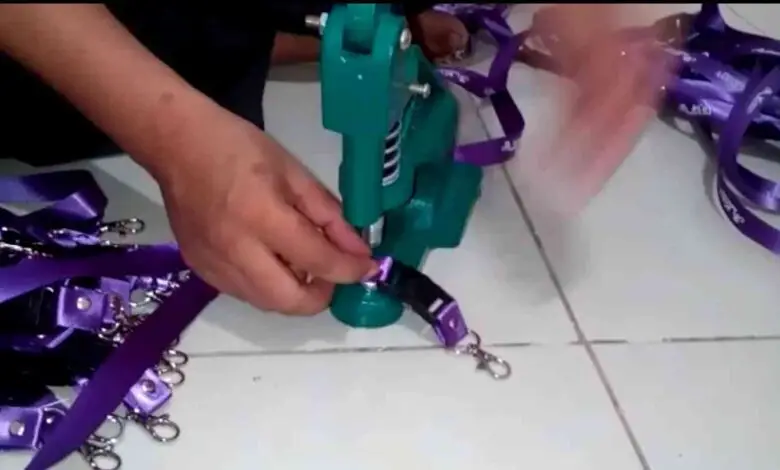 Cermat Bidik Pasar, Pemuda Asal Pagelaran Ini Hasilkan Omzet Belasan Juta Lewat Jual Tali Lanyard