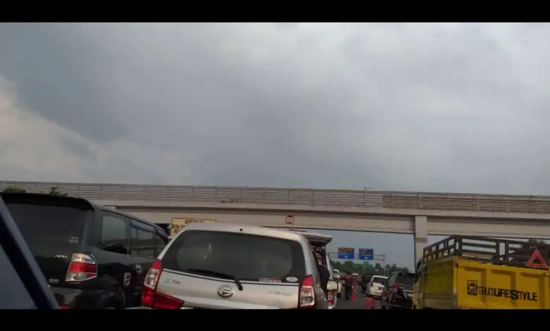 Cianjur - Jakarta Sepuluh Jam, Rizky Ketinggalan Pesawat
