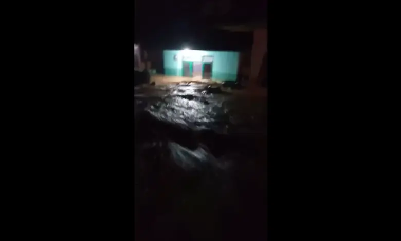 Cidaun Diterjang Banjir, Lalu Lintas Terputus, Puluhan Warga Diungsikan