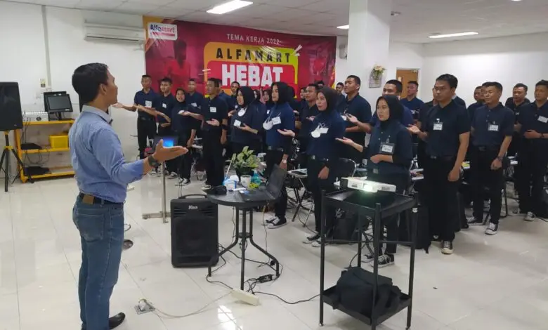 CSR Berkelanjutan Alfamart Class Luluskan Murid SMK Siap Kerja