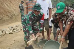 Dandim 0621 Tinjau Pembangunan Poros Tanjungsari